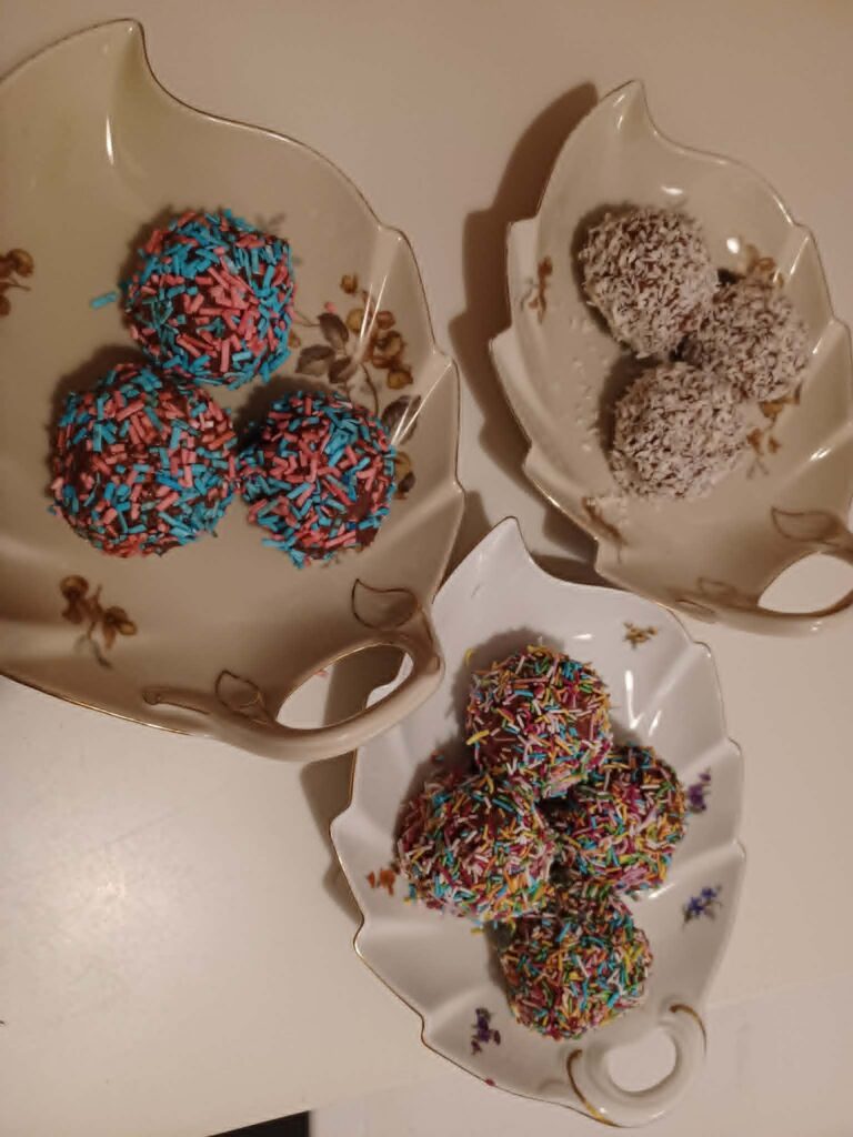 Hjemmelavet mad og kage fra Cafe De Tre Hjerter i Roskilde