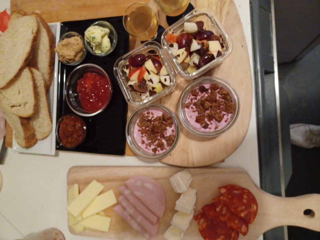 Hjemmelavet mad og kage fra Cafe De Tre Hjerter i Roskilde